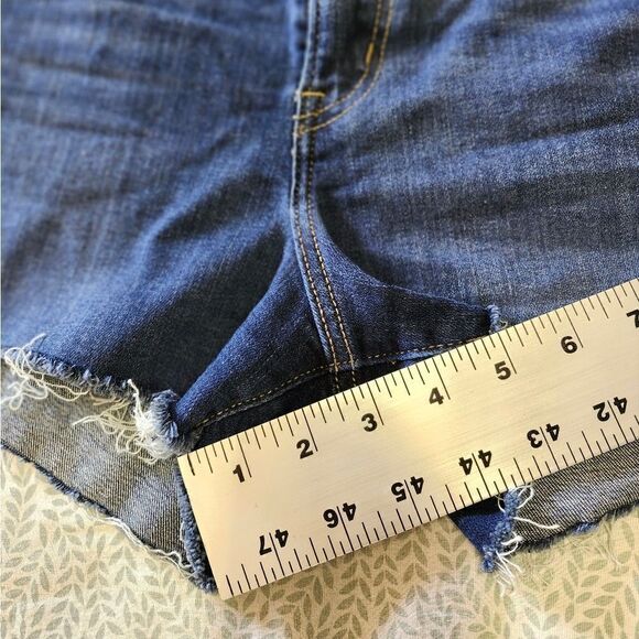 LEVI'S Women's High Rise Dk Wash Blue Denim Fringed Summer Short Shorts Size 31 - Picture 5 of 12